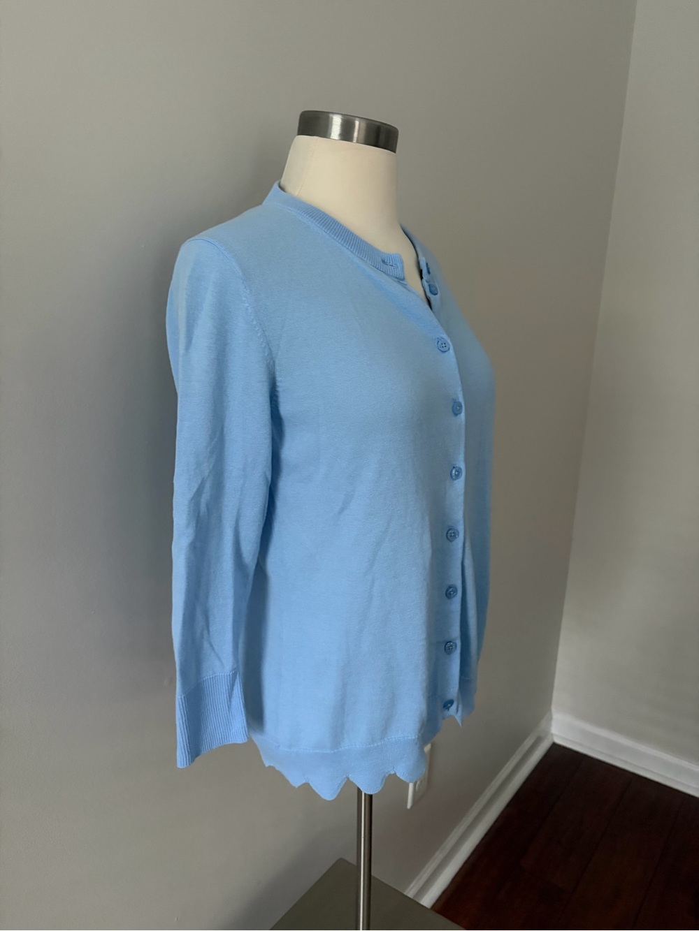 crown & ivy Light Blue Scallop-Hem Button Cardigan S Southern Prep - Picture 4 of 9